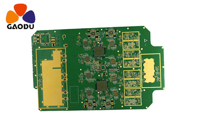 見 PCB 板的布線折彎時有 45 度角和圓弧兩種